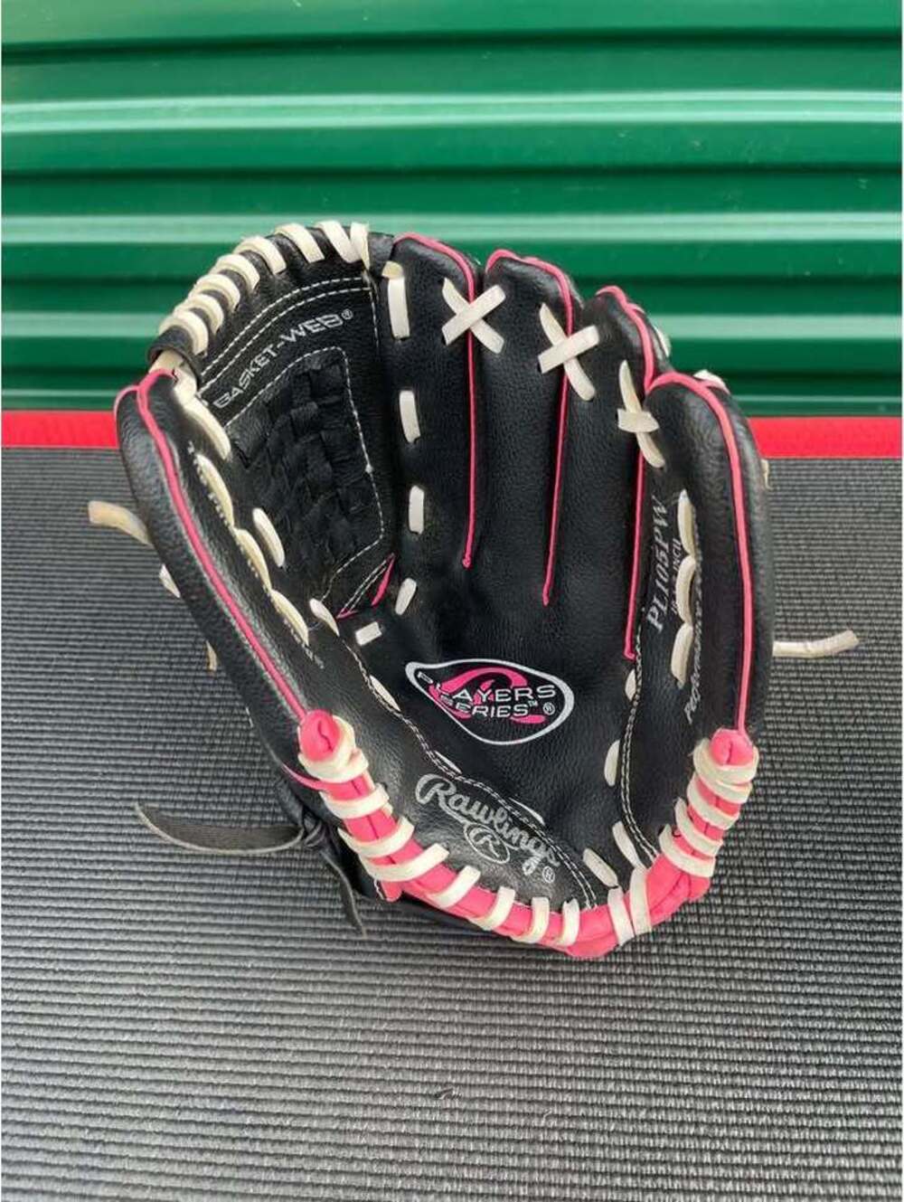 Rawlings Players Series 10.5 Inch Youth Softball Glove Black Pink PL105PW